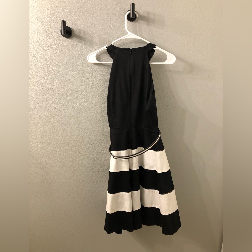 Super cute dress!